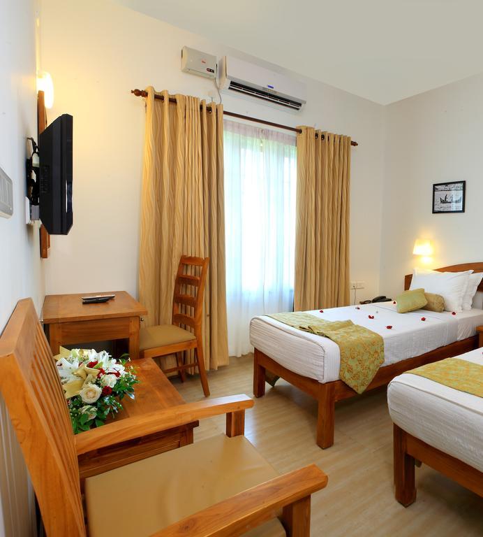 Hotel Abad Pepper Route Kochi Exterior foto
