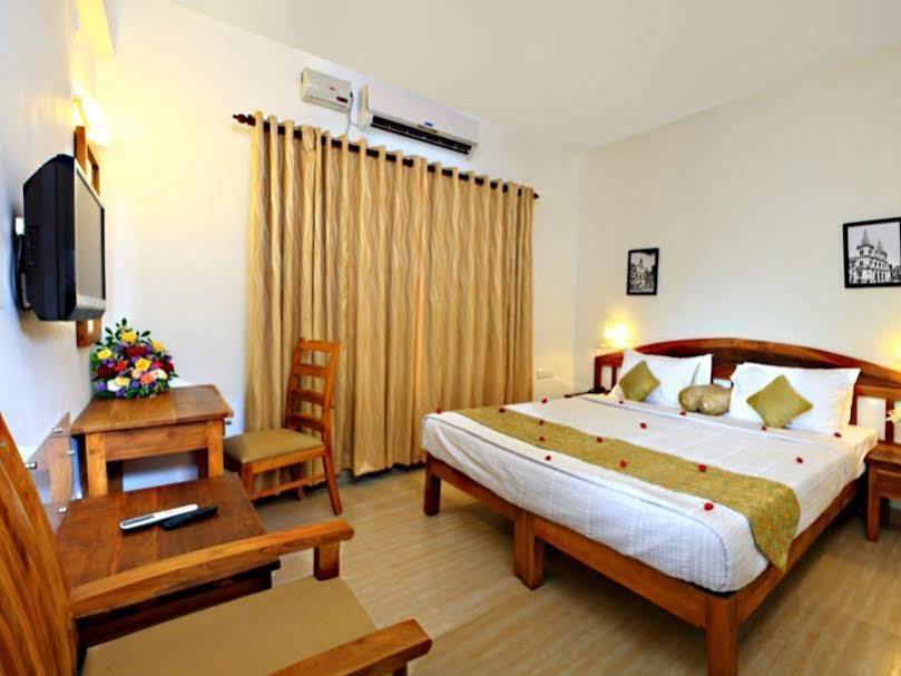 Hotel Abad Pepper Route Kochi Exterior foto