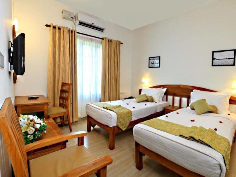 Hotel Abad Pepper Route Kochi Exterior foto
